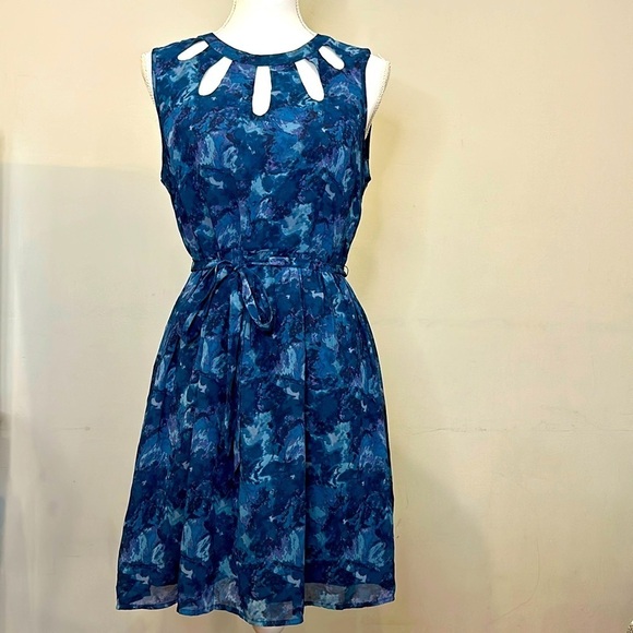 Forever 21 Blue Watercolor Print Align Dress Cutout Detail Neckline - Picture 2 of 7